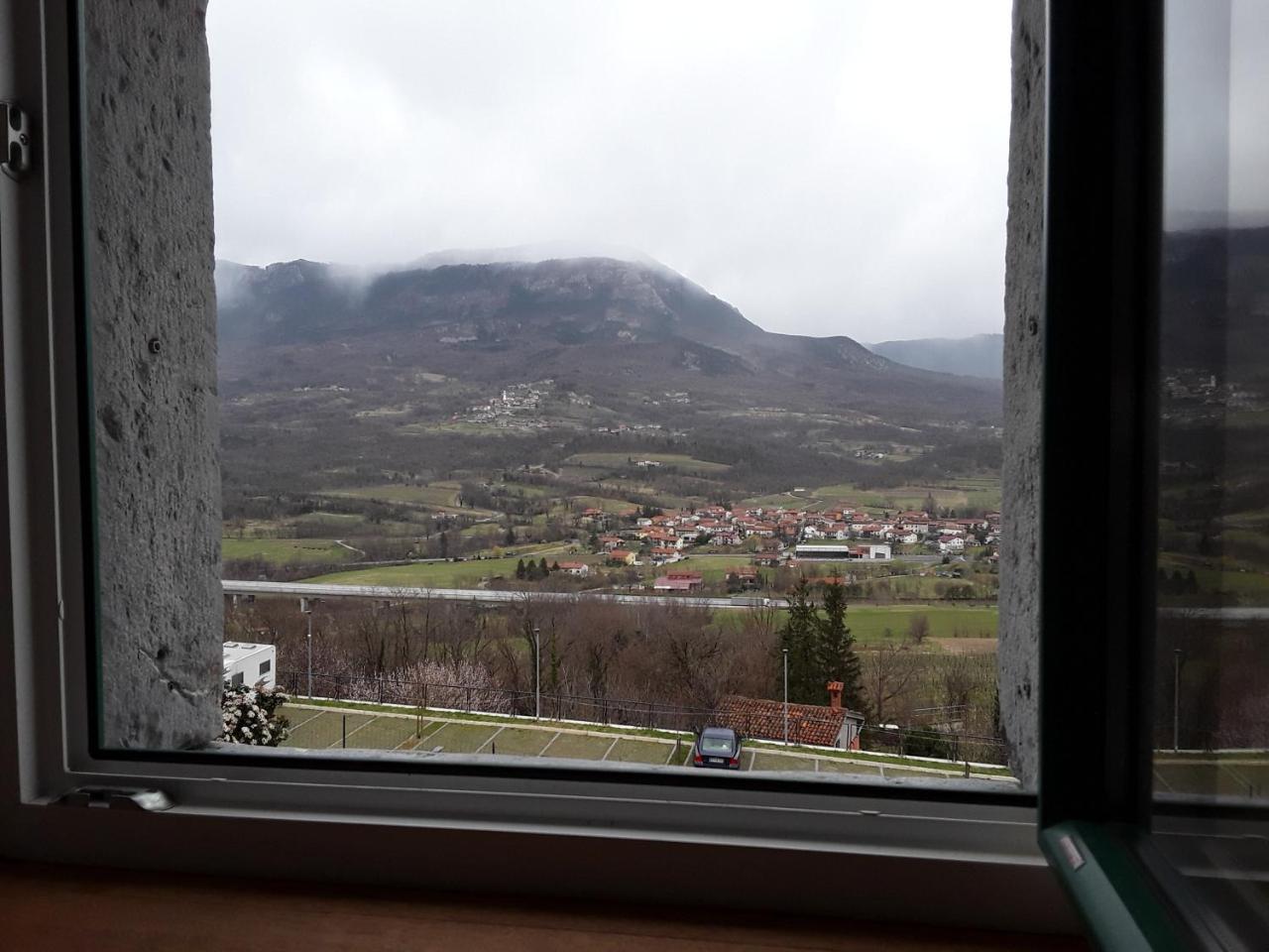 B & W Kriz Bed & Breakfast Ajdovščina Eksteriør bilde